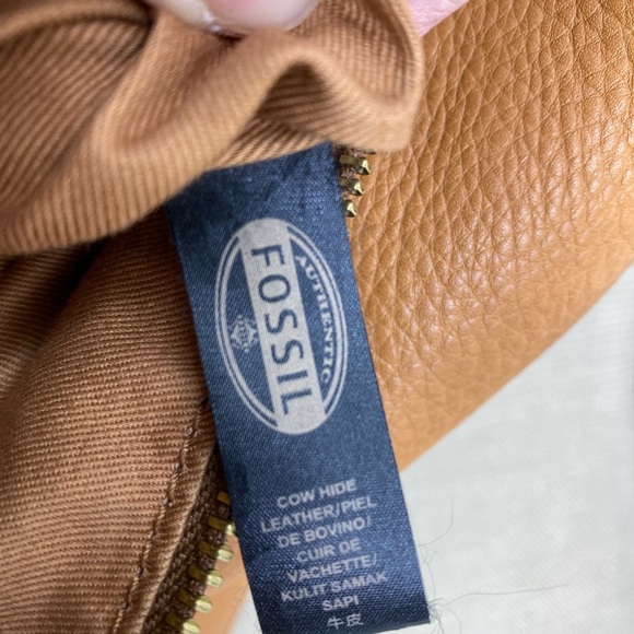 FOSSIL TAN PEBBLED LEATHER “HOBO-STYLE” SATCHEL - Picture 9 of 9